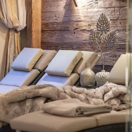 Alphaus Aparthotel 4*