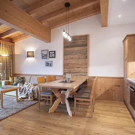 Alphaus Aparthotel 4*